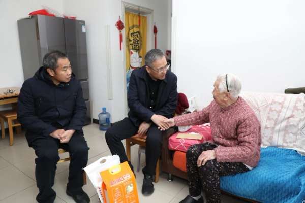常山集团党委春节前走访慰问建国前老党员